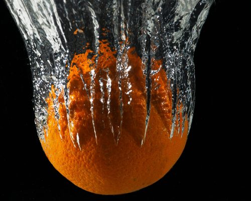 Orange in Wasser
